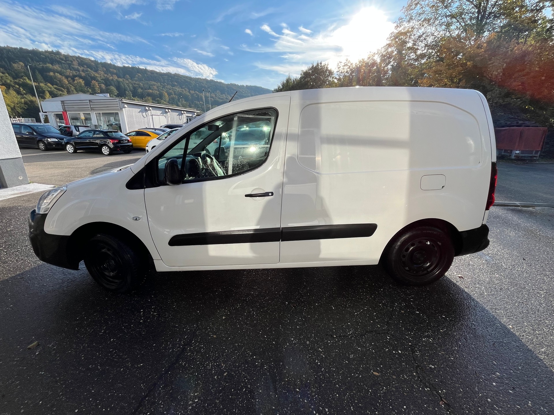 PEUGEOT Partner 1.6BlueHDI Allure-image-7