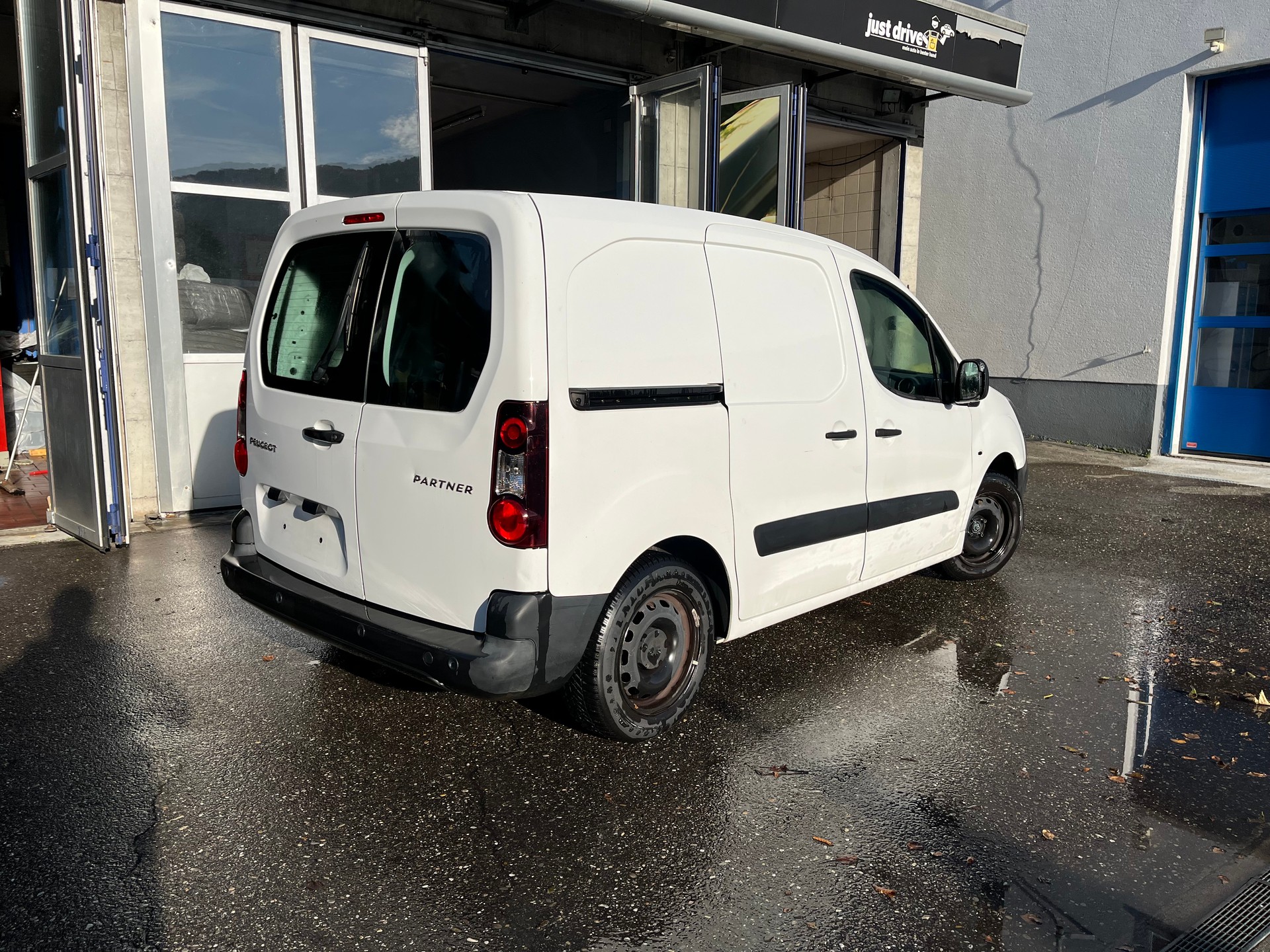 PEUGEOT Partner 1.6BlueHDI Allure-image-4