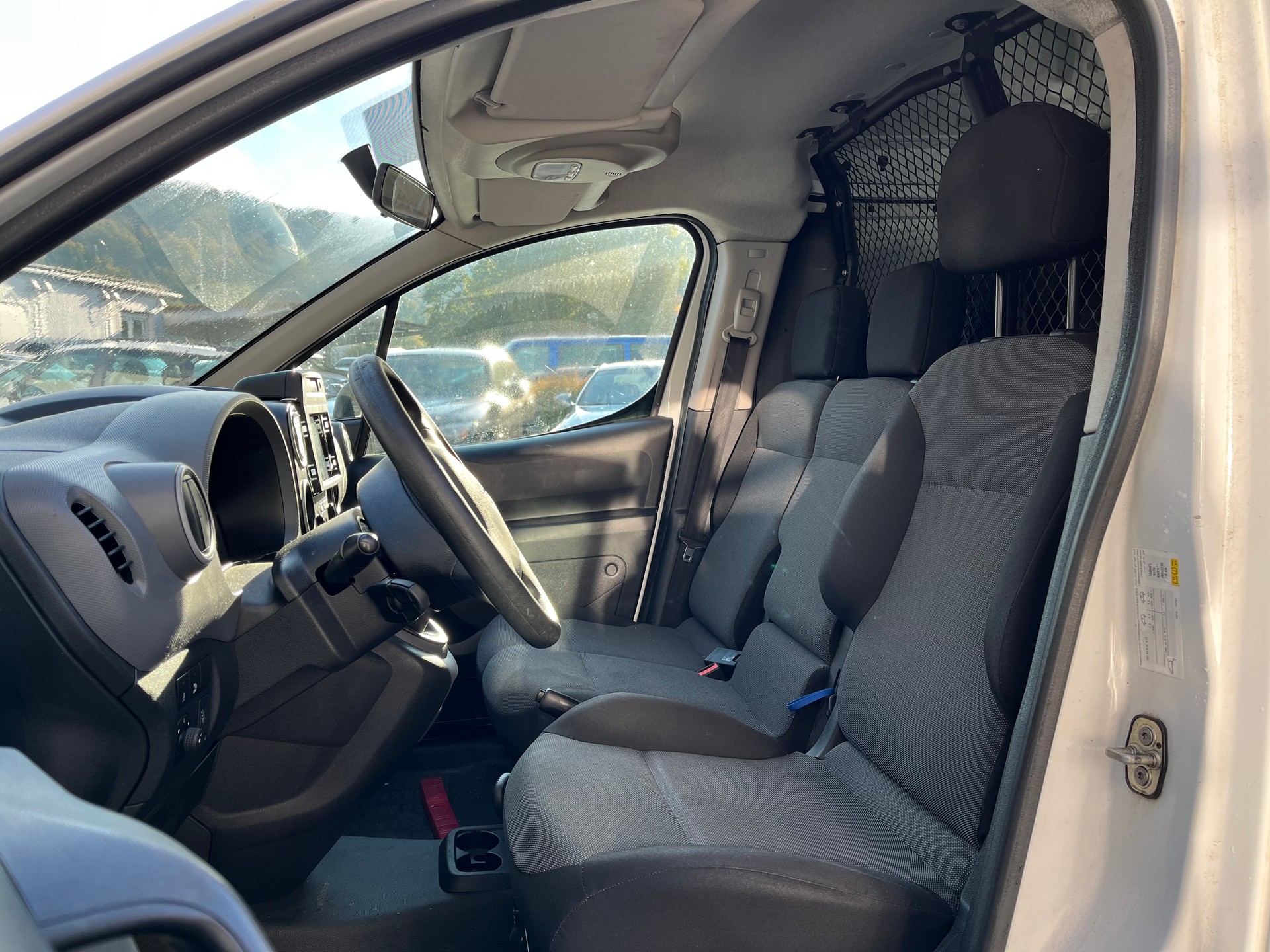 PEUGEOT Partner 1.6BlueHDI Allure-image-8