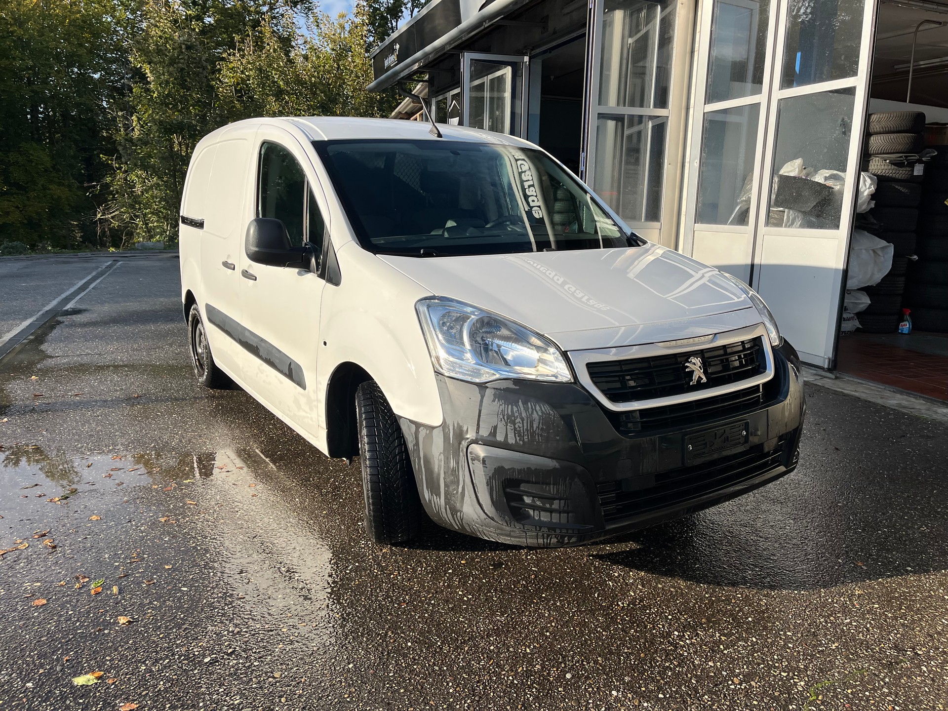 PEUGEOT Partner 1.6BlueHDI Allure-image-2