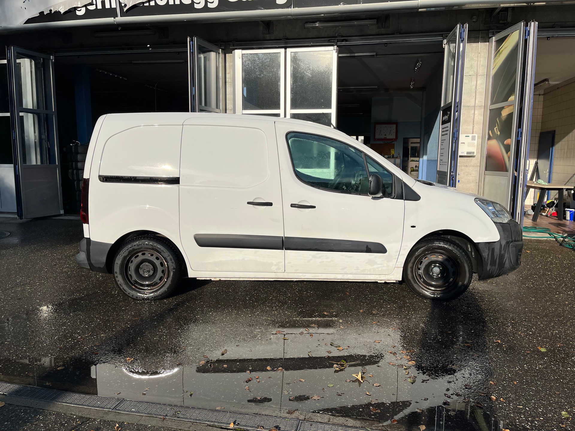 PEUGEOT Partner 1.6BlueHDI Allure-image-3