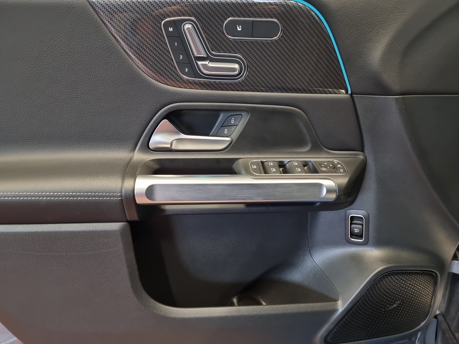 MERCEDES-BENZ GLB 220 d 4M 8G-Tronic-image-12
