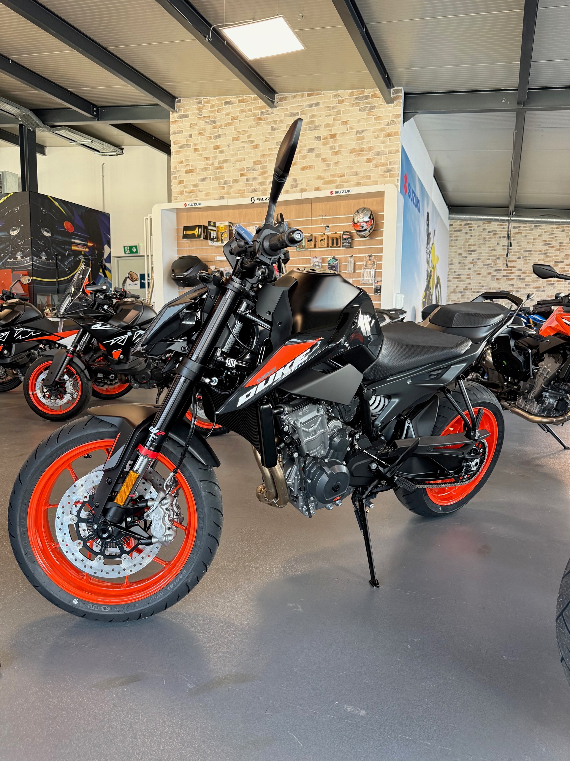 KTM 790 Duke 2026-showroom-element-1