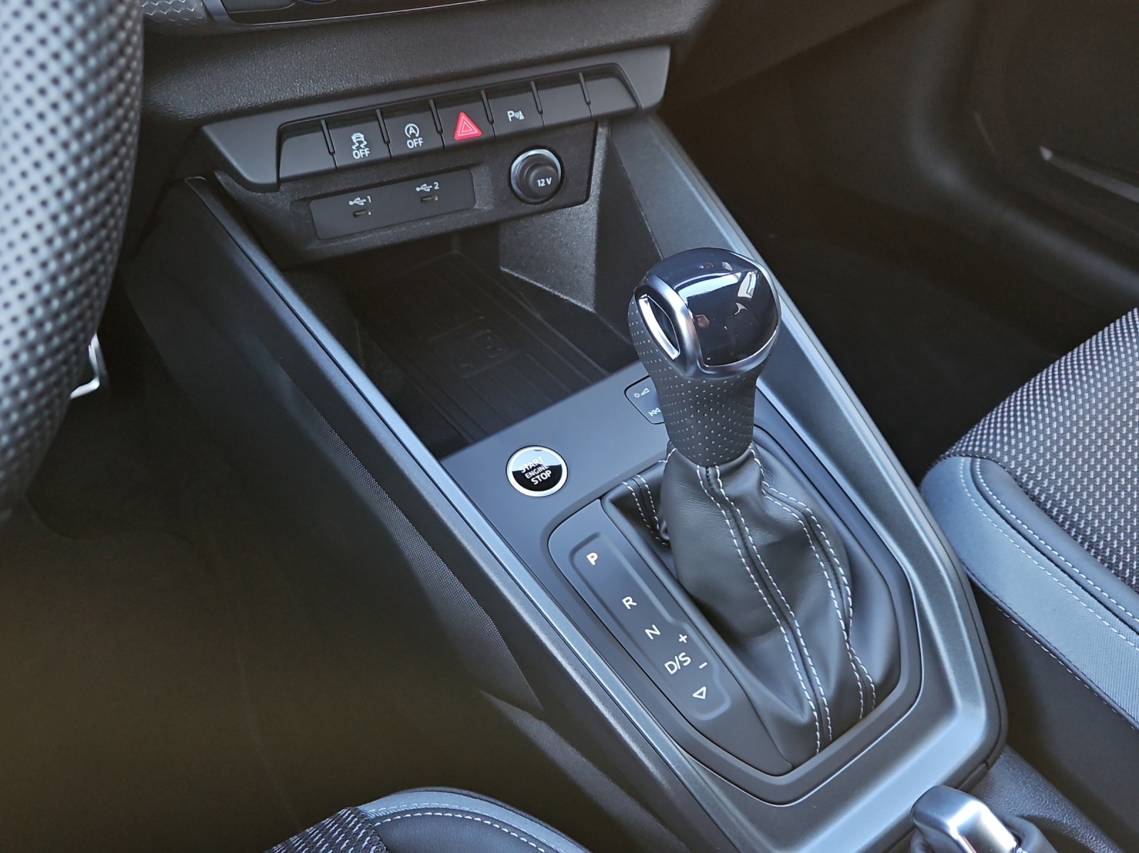 AUDI A1 Sportback 30 TFSI S Line Attraction S-tronic-image-13