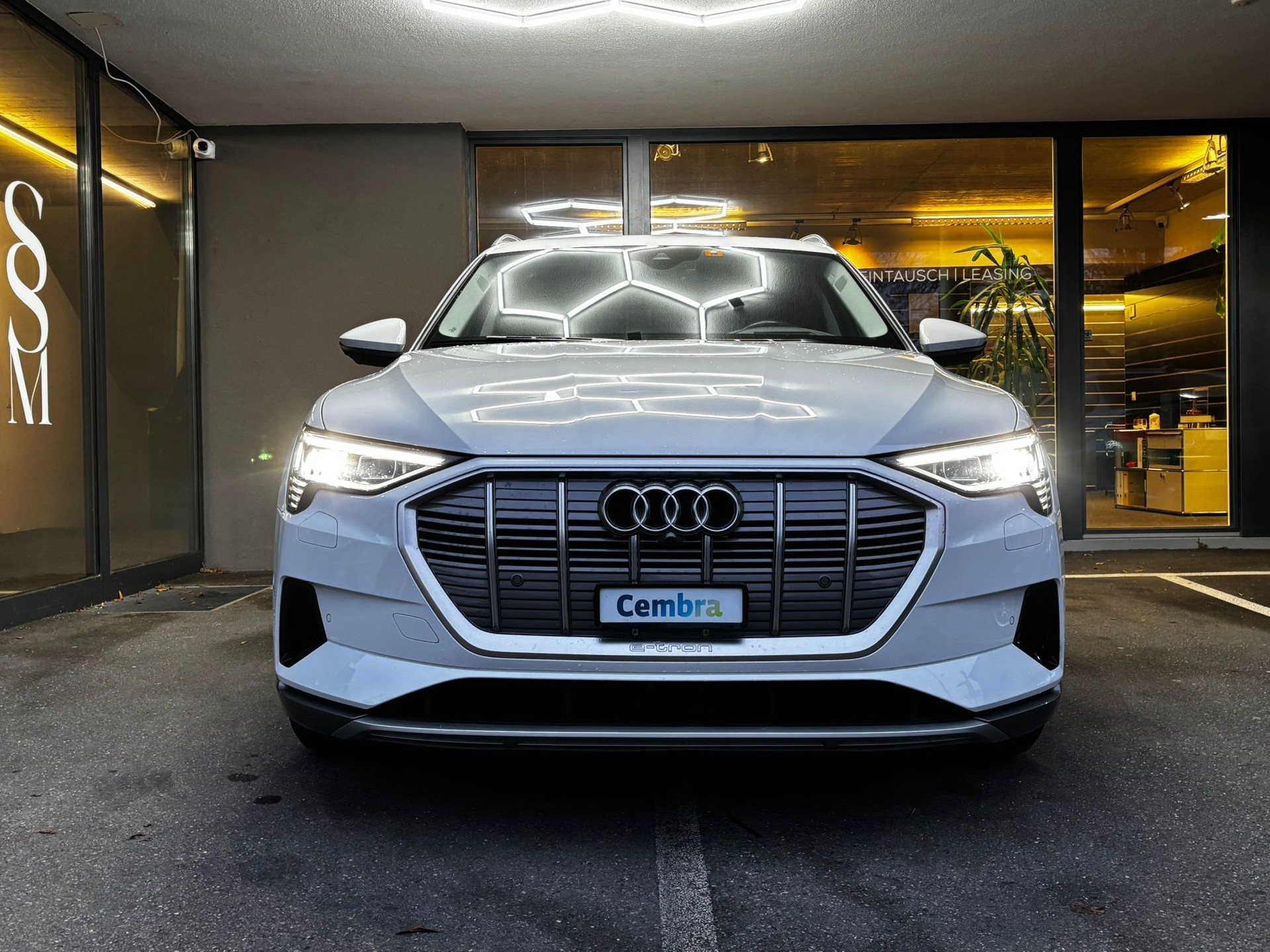 AUDI e-tron 55 quattro-image-1
