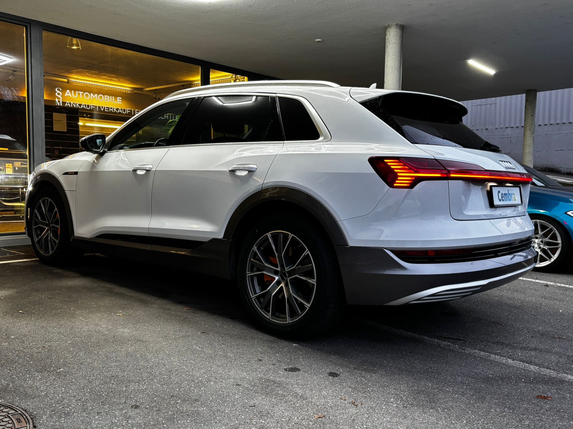 AUDI e-tron 55 quattro-image-4