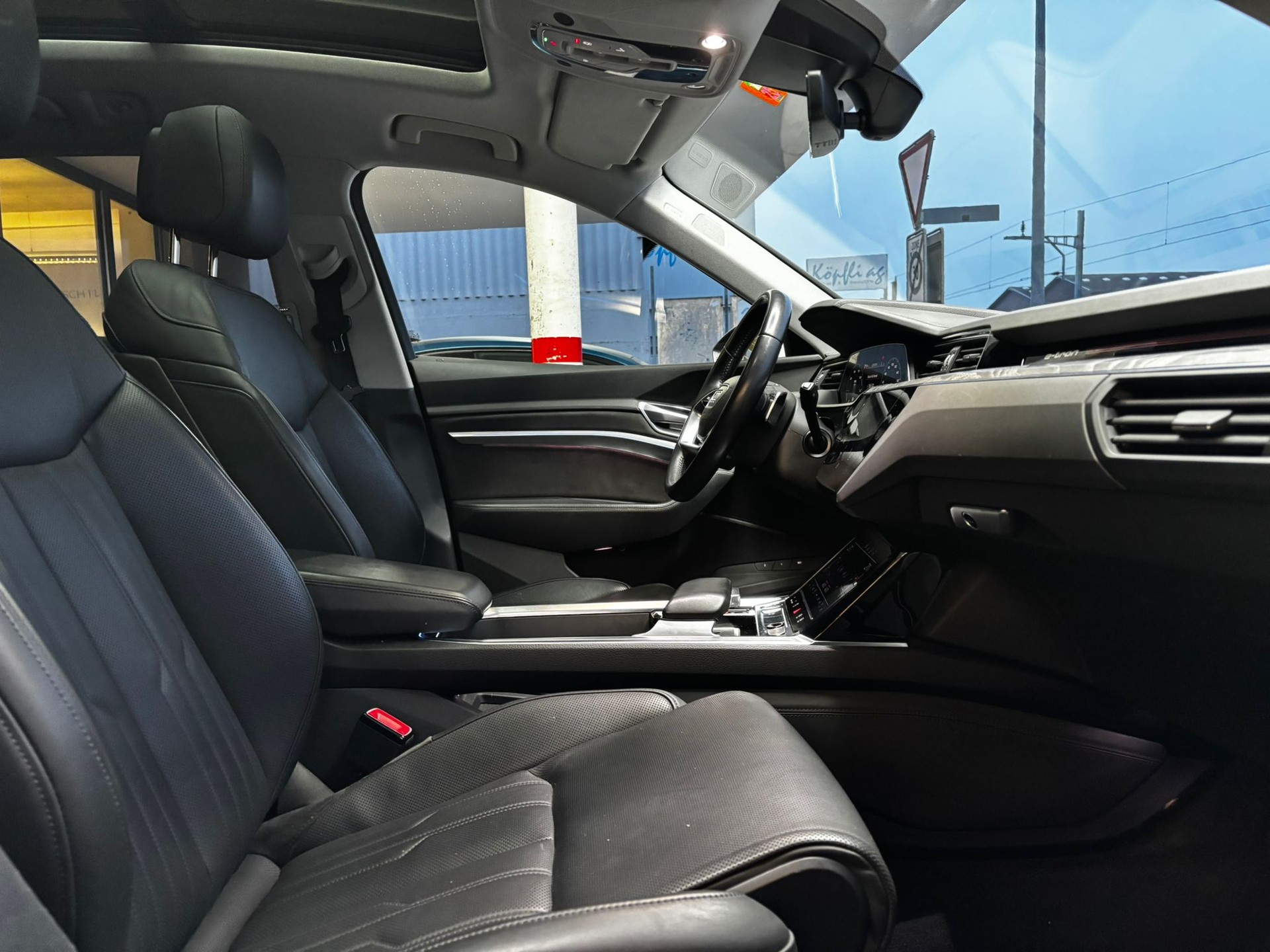 AUDI e-tron 55 quattro-image-14