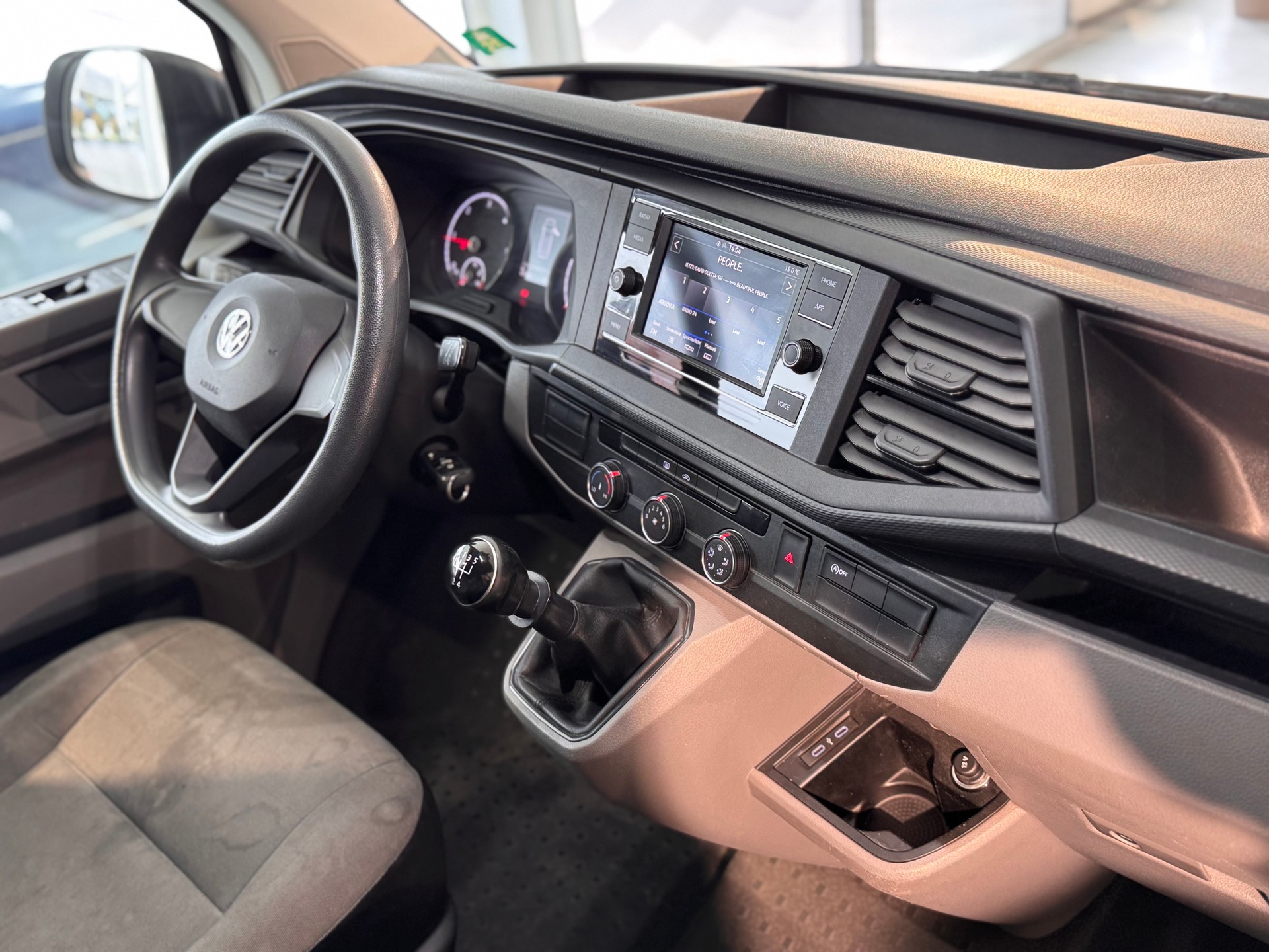 VW T6.1 2.0 TDI Entry-image-19