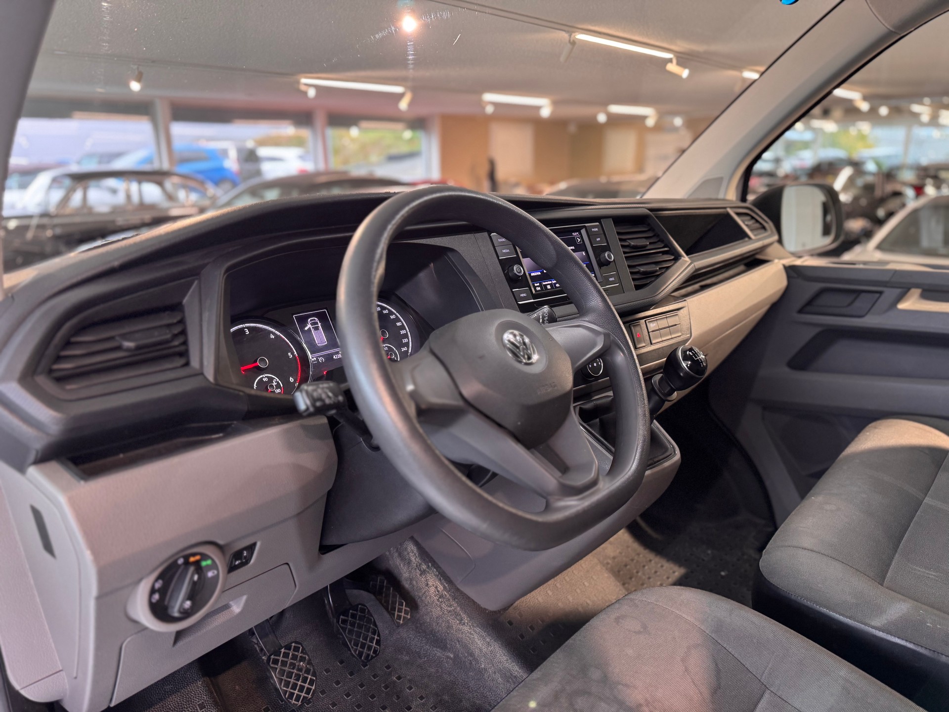 VW T6.1 2.0 TDI Entry-image-13