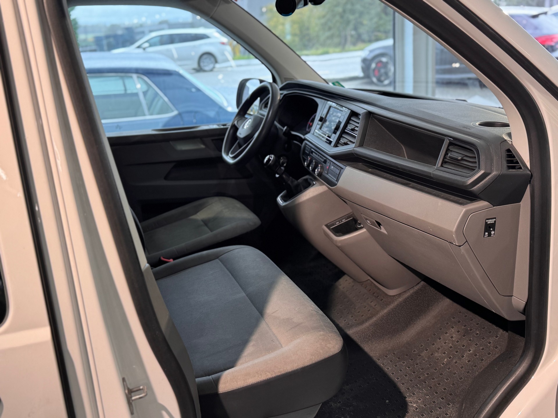 VW T6.1 2.0 TDI Entry-image-17