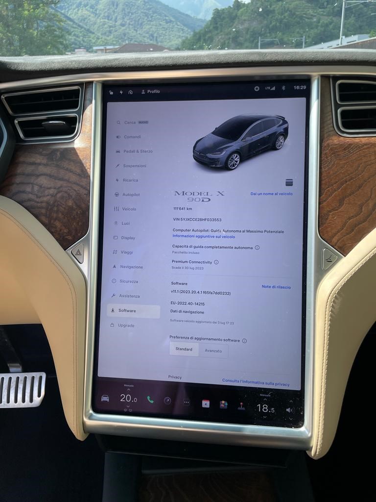TESLA Model X 90 D-image-14
