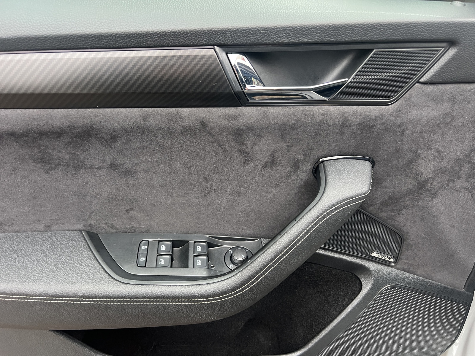 SKODA Superb Combi 2.0 TSI SportLine 4x4 DSG-image-9