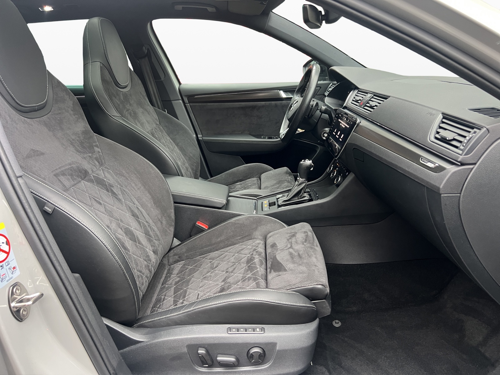 SKODA Superb Combi 2.0 TSI SportLine 4x4 DSG-image-14