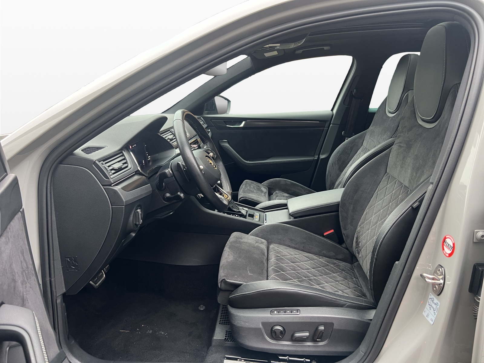 SKODA Superb Combi 2.0 TSI SportLine 4x4 DSG-image-8