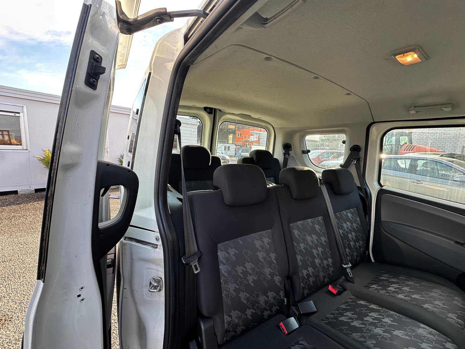 OPEL Combo 1.6 CDTi Enjoy L1H1 Automatic-image-11