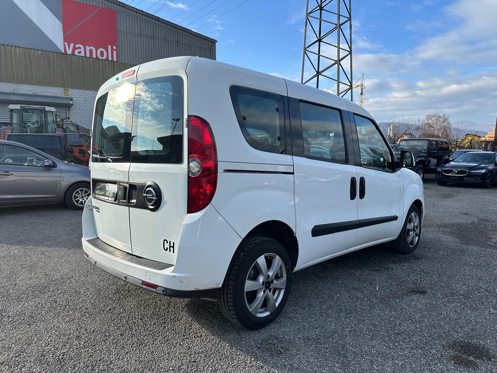 OPEL Combo 1.6 CDTi Enjoy L1H1 Automatic-image-4