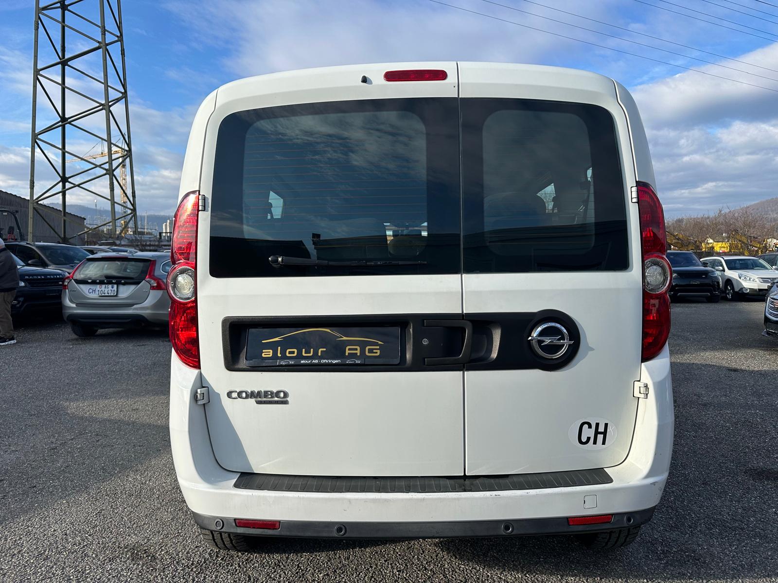 OPEL Combo 1.6 CDTi Enjoy L1H1 Automatic-image-3