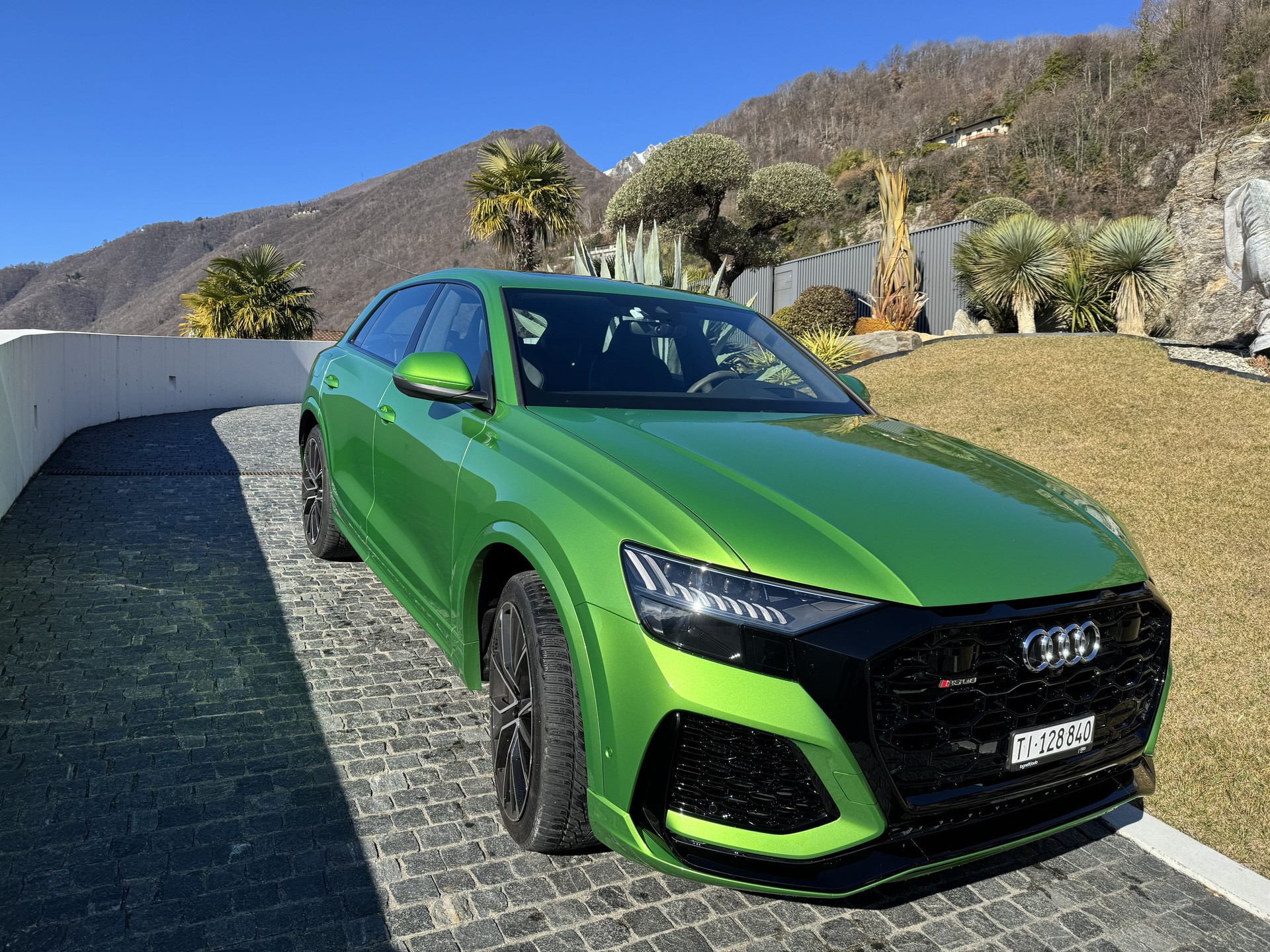 AUDI RSQ8 quattro tiptronic-image-0