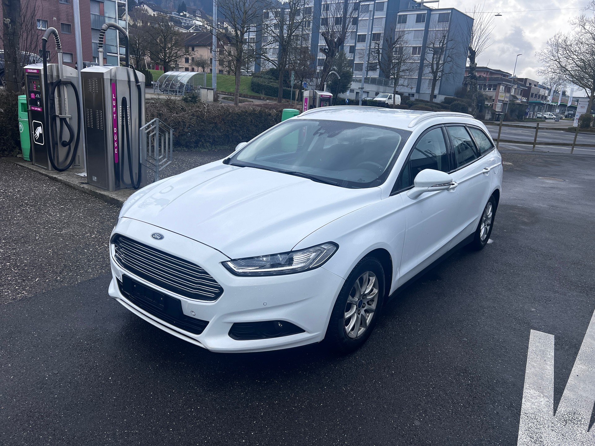 FORD Mondeo 2.0 TDCi Vignale PowerShift-image-2