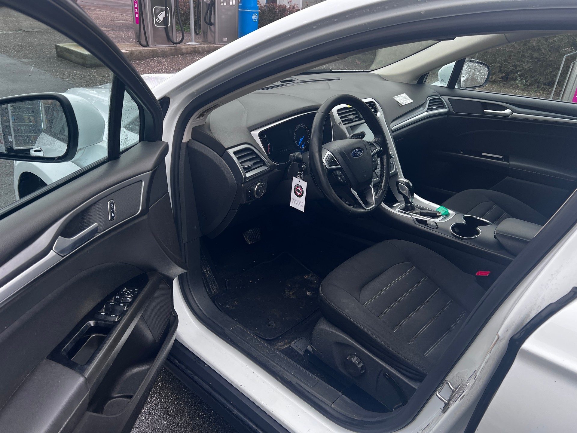 FORD Mondeo 2.0 TDCi Vignale PowerShift-image-7