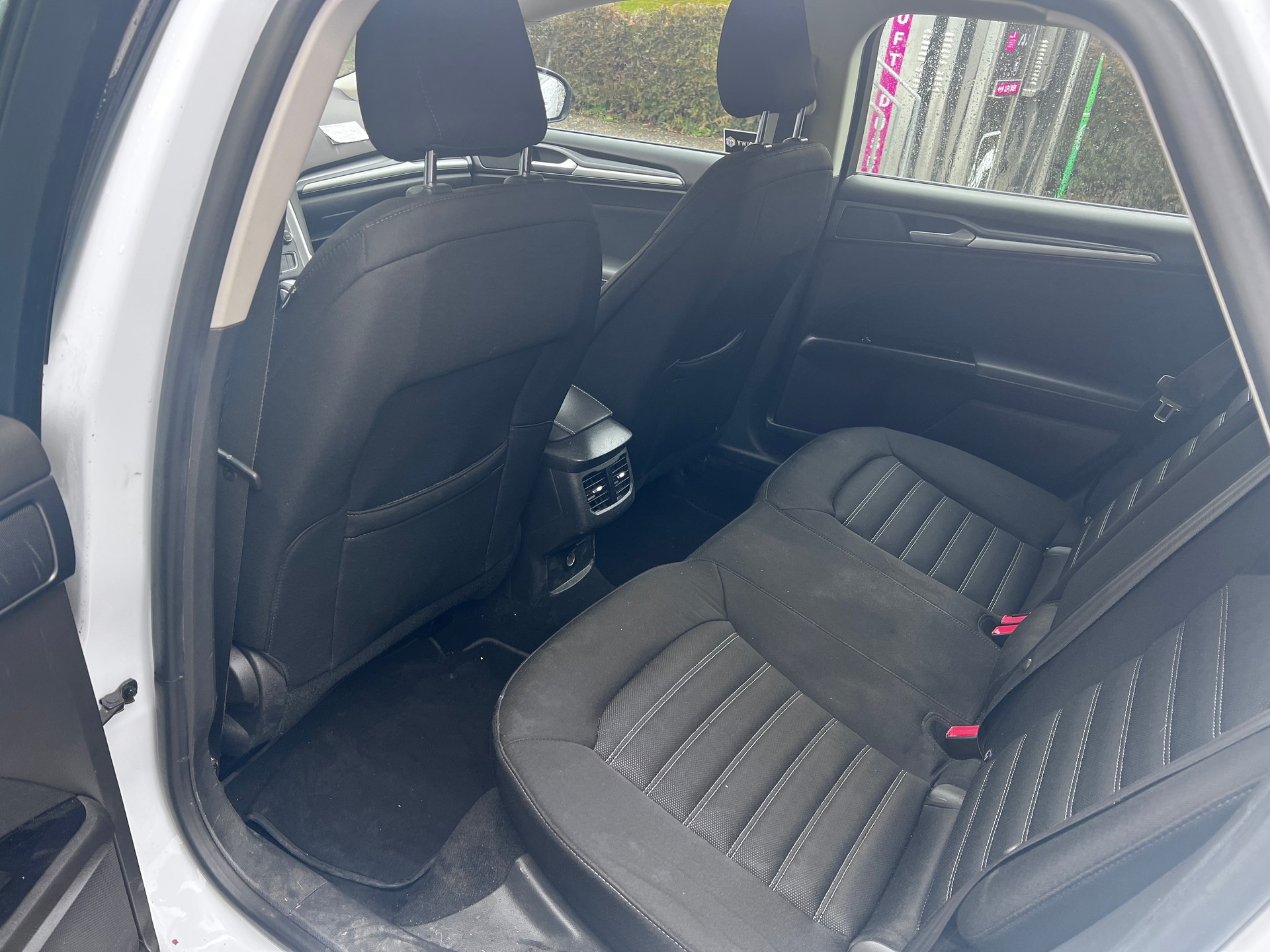 FORD Mondeo 2.0 TDCi Vignale PowerShift-image-8