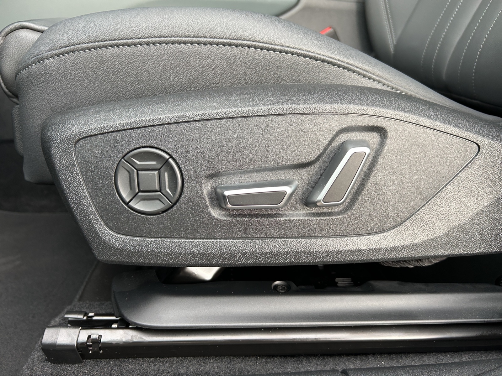 AUDI Q3 SUV 110 kW TFSI S tronic-image-19