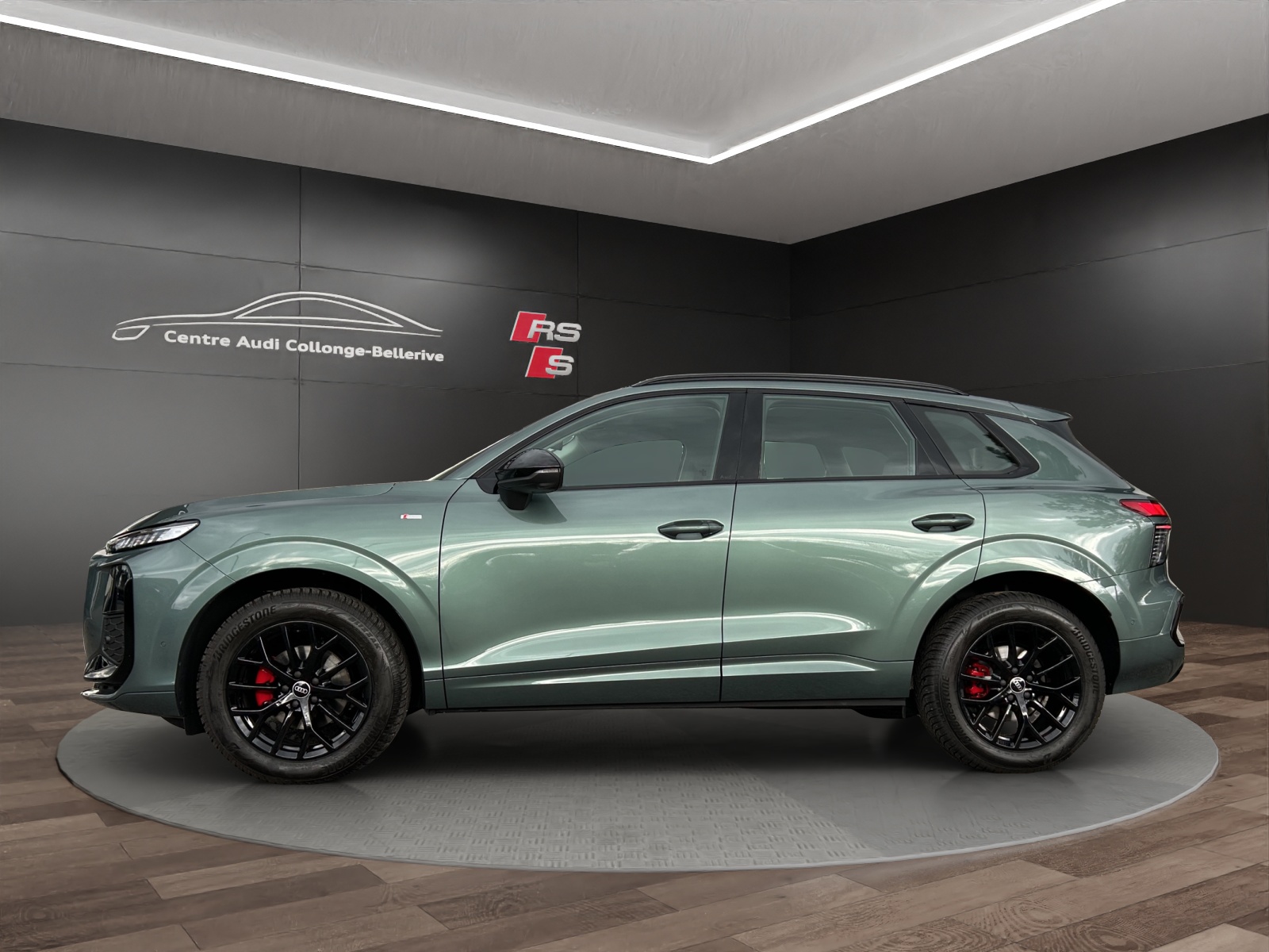 AUDI Q3 SUV 110 kW TFSI S tronic-image-2