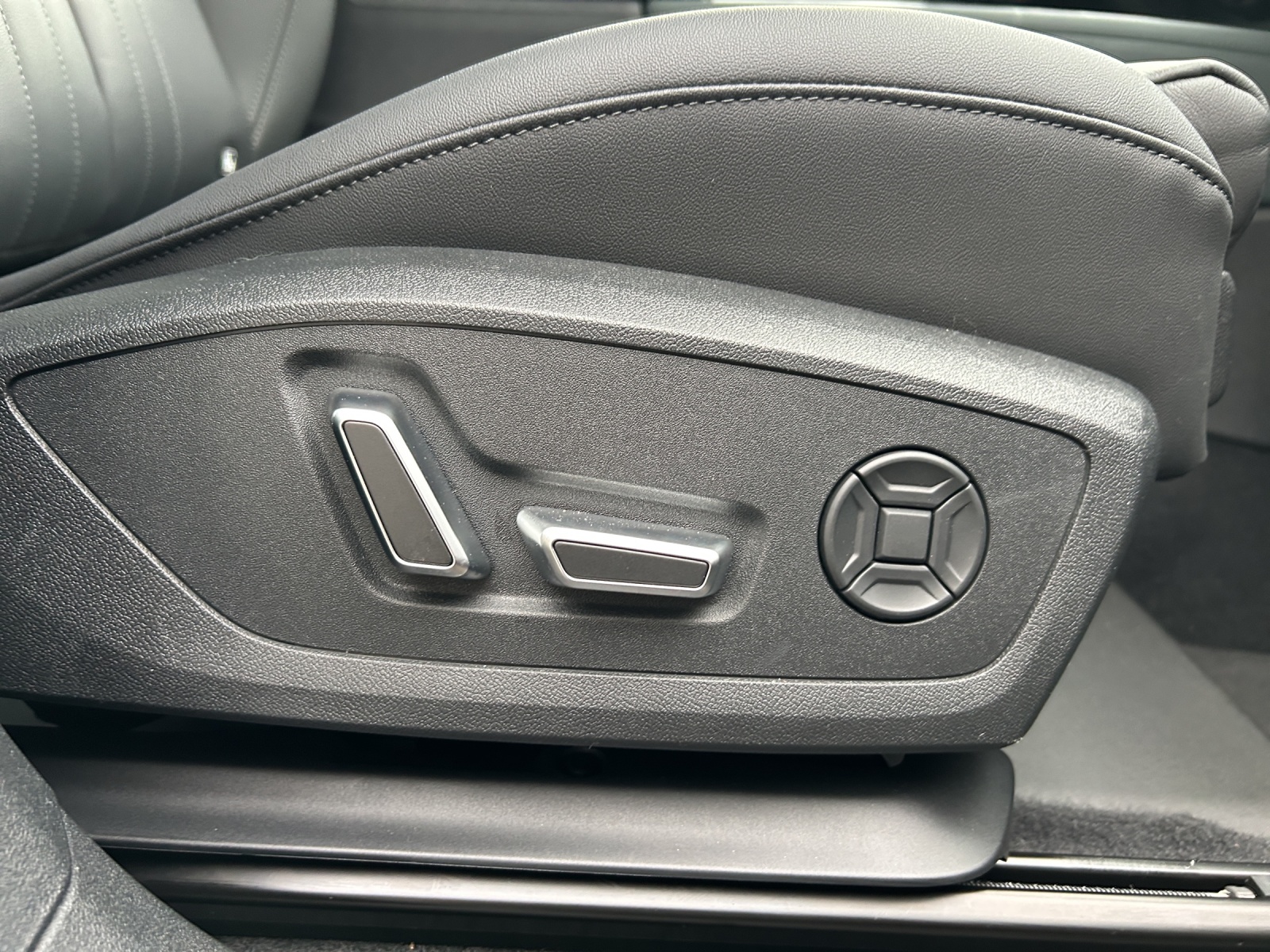 AUDI Q3 SUV 110 kW TFSI S tronic-image-20