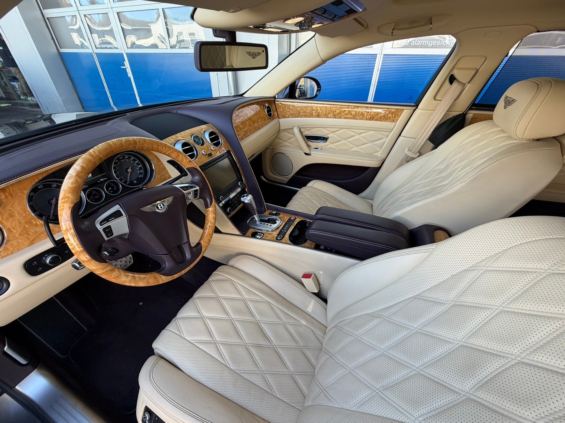 BENTLEY Flying Spur 6.0-image-8