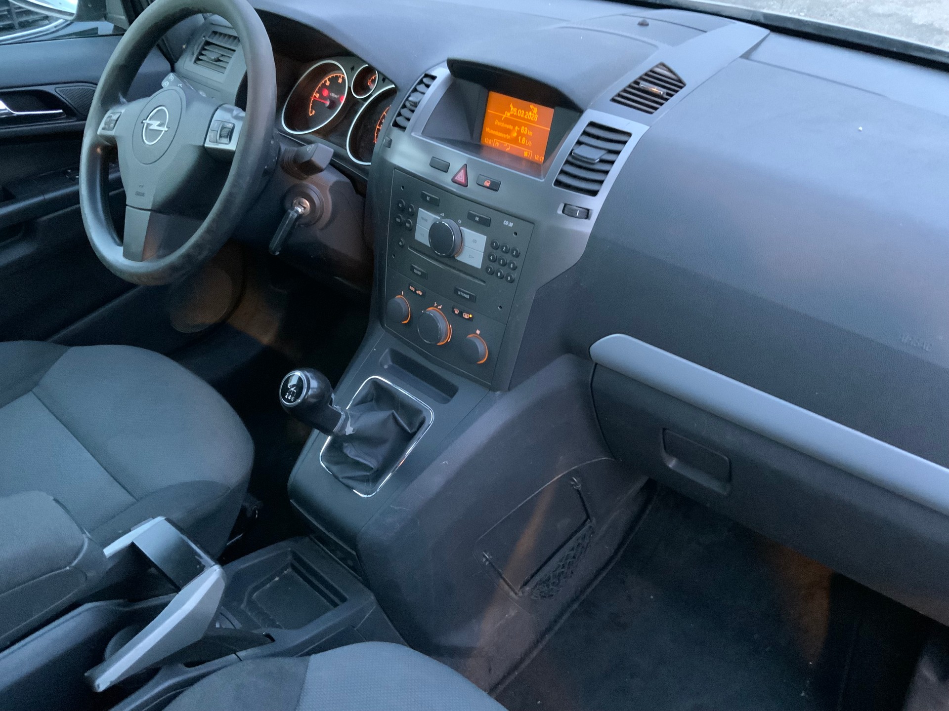 OPEL Zafira 1.9 CDTI Sport-image-8