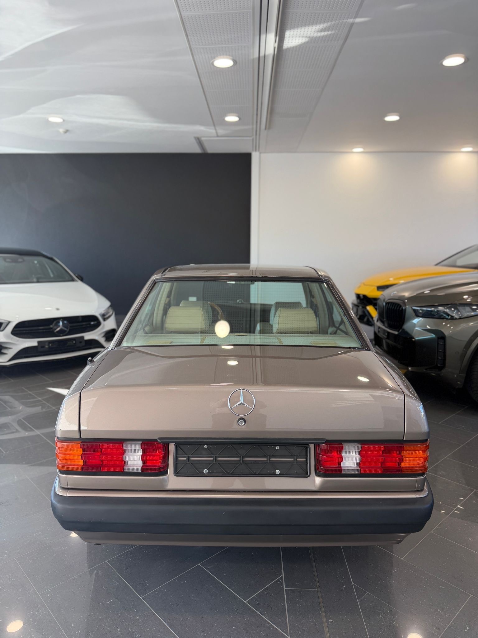 MERCEDES-BENZ 190 E 2.0-image-10