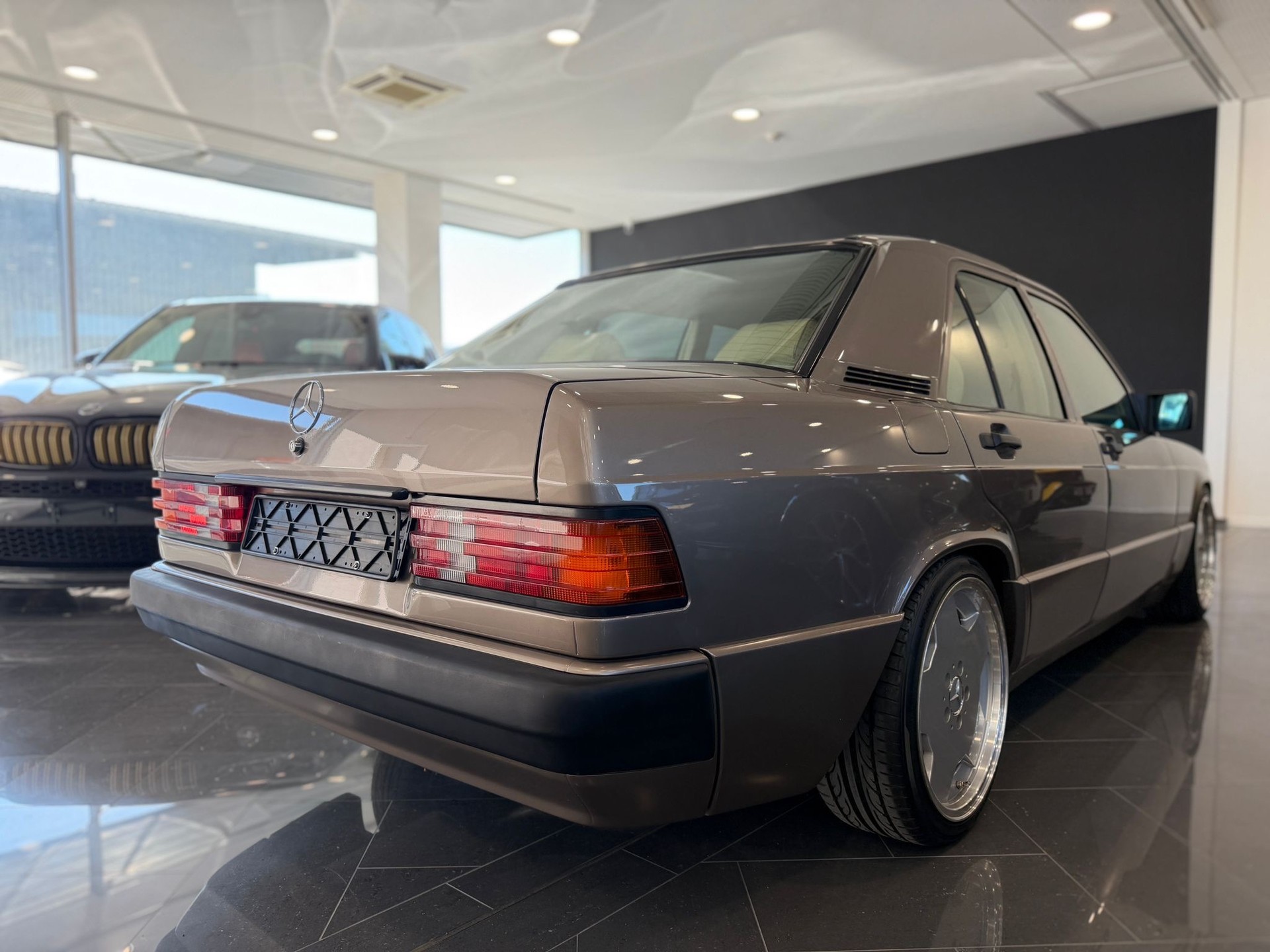 MERCEDES-BENZ 190 E 2.0-image-7