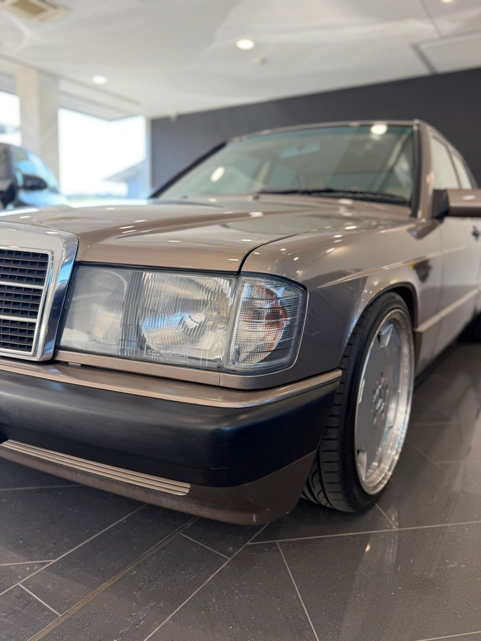 MERCEDES-BENZ 190 E 2.0-showroom-element-3