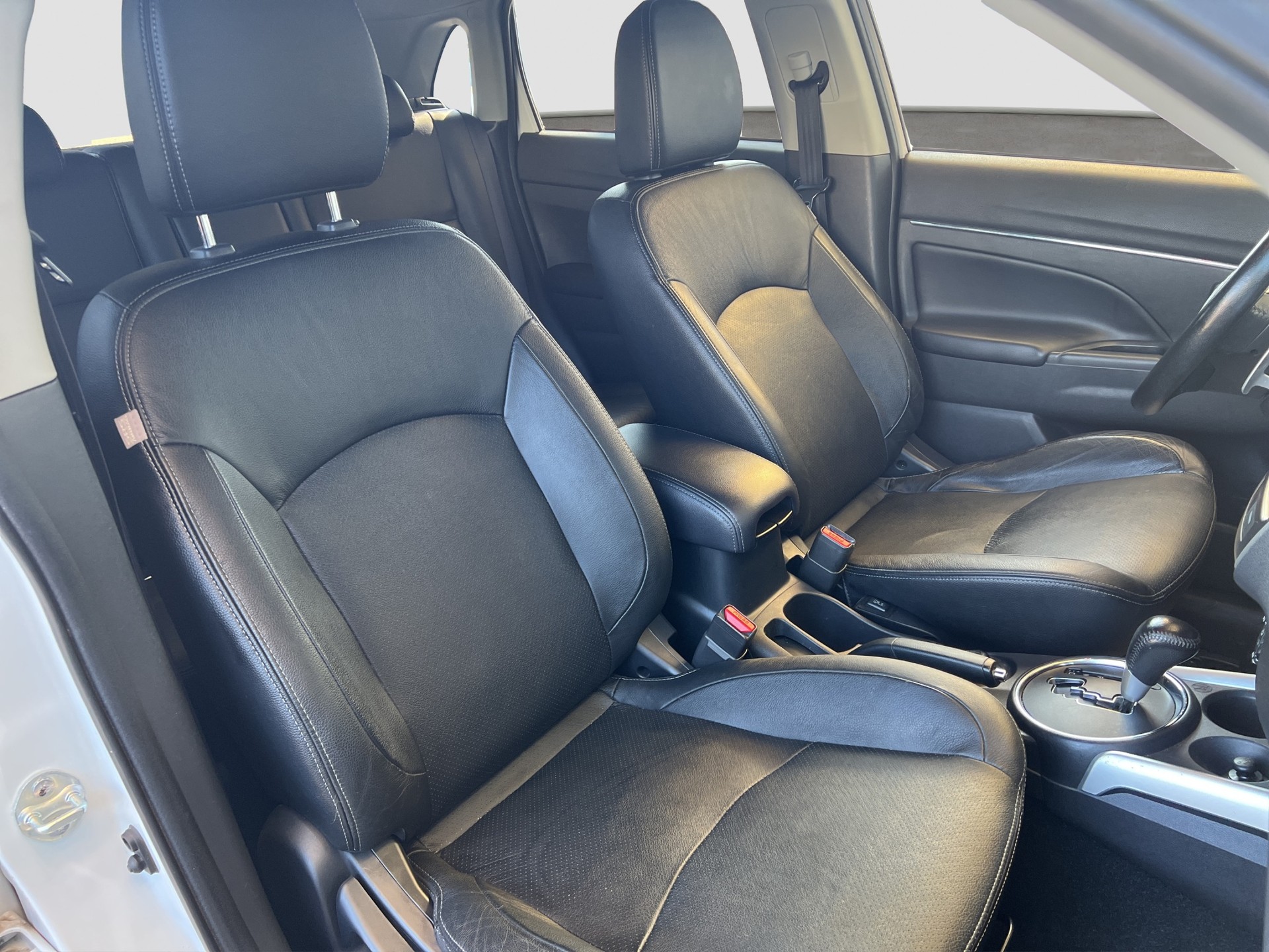 MITSUBISHI ASX 2.2 DID Navigator 4WD Automatic-image-13