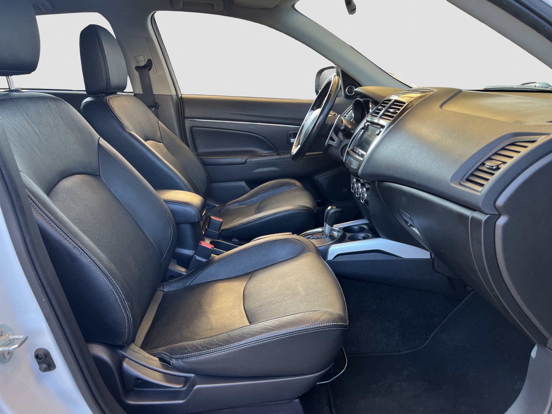 MITSUBISHI ASX 2.2 DID Navigator 4WD Automatic-image-12