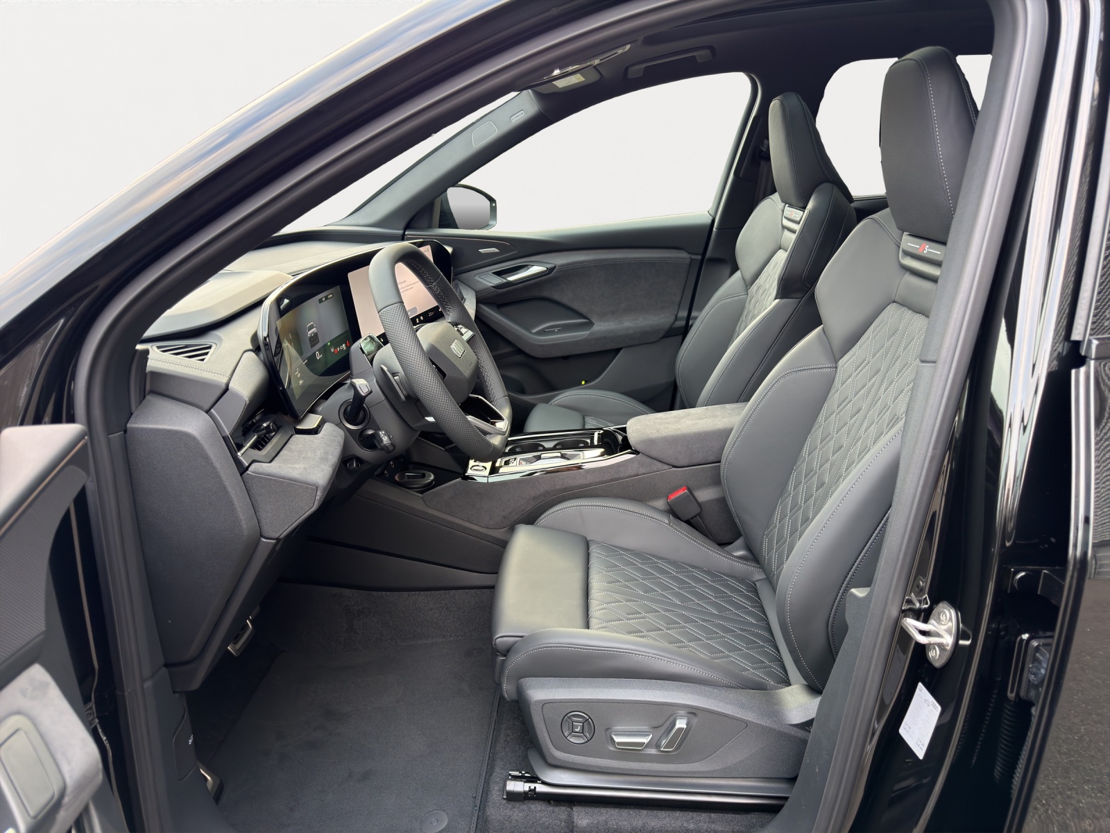 AUDI Q6 SUV e-tron quattro 428PS-image-4