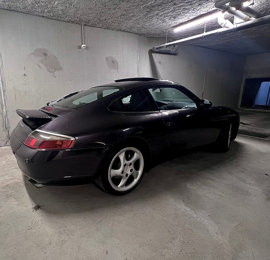 PORSCHE 911 Carrera 4-image-3