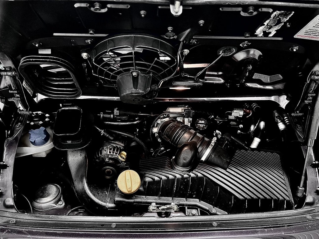 PORSCHE 911 Carrera 4-image-4