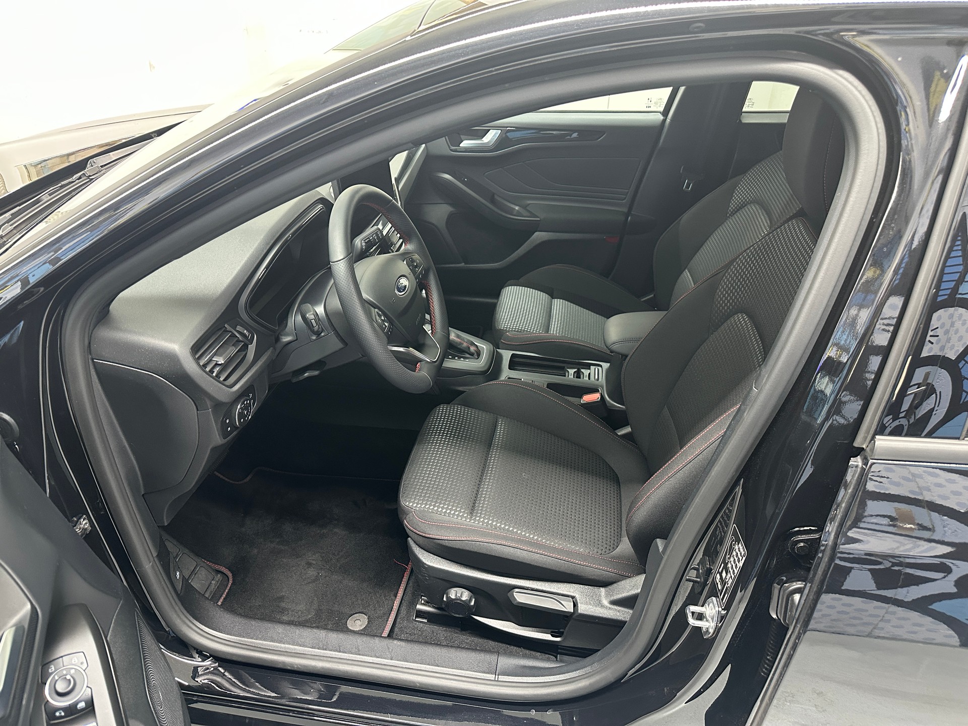 FORD Focus 1.0 MHEV ST-Line Automat-image-7