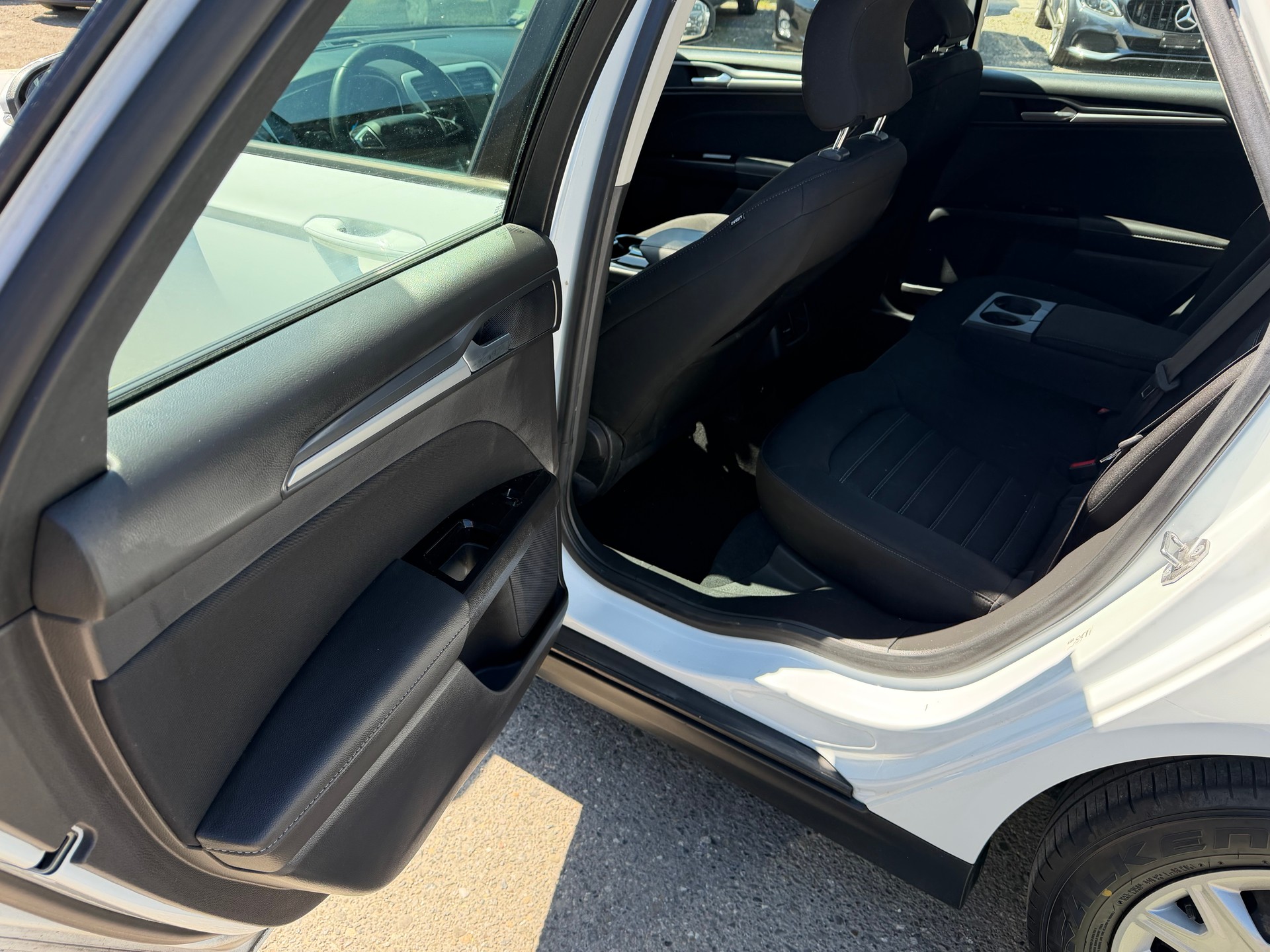 FORD Mondeo 2.0 TDCi Ambiente Powershift-image-18