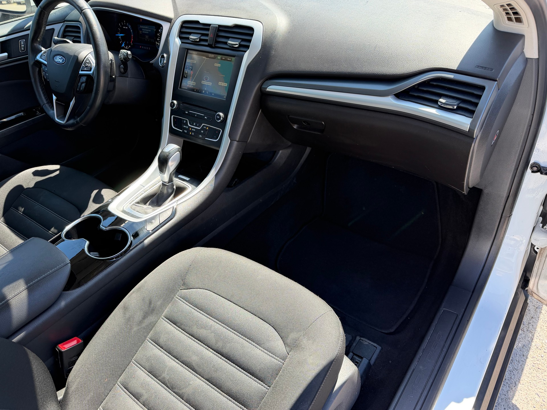 FORD Mondeo 2.0 TDCi Ambiente Powershift-image-10