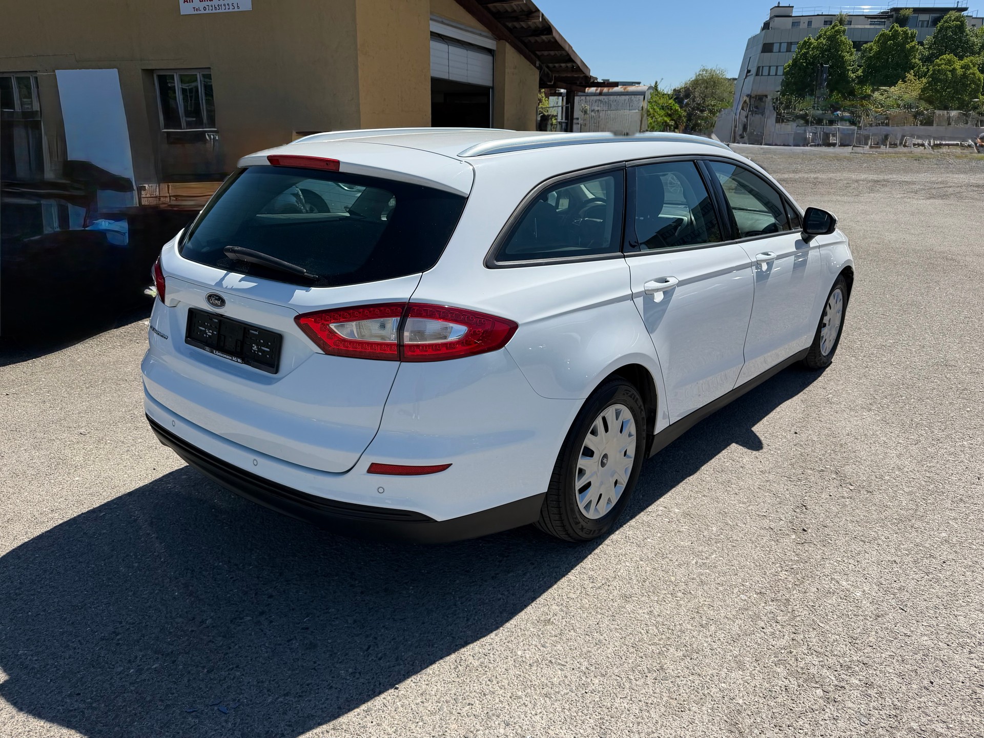 FORD Mondeo 2.0 TDCi Ambiente Powershift-image-4