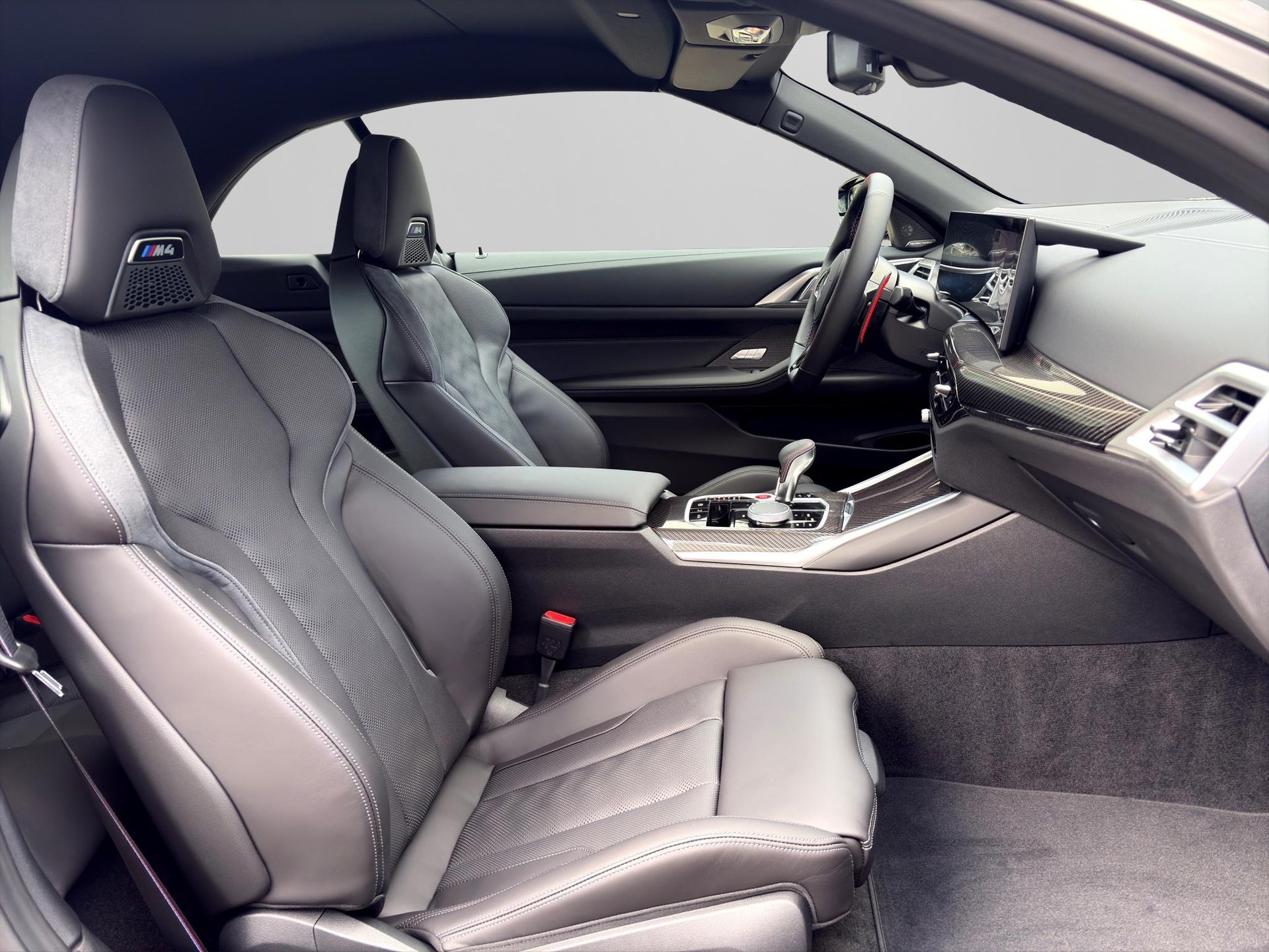 BMW M4 Competition xDrive Cabrio-image-15