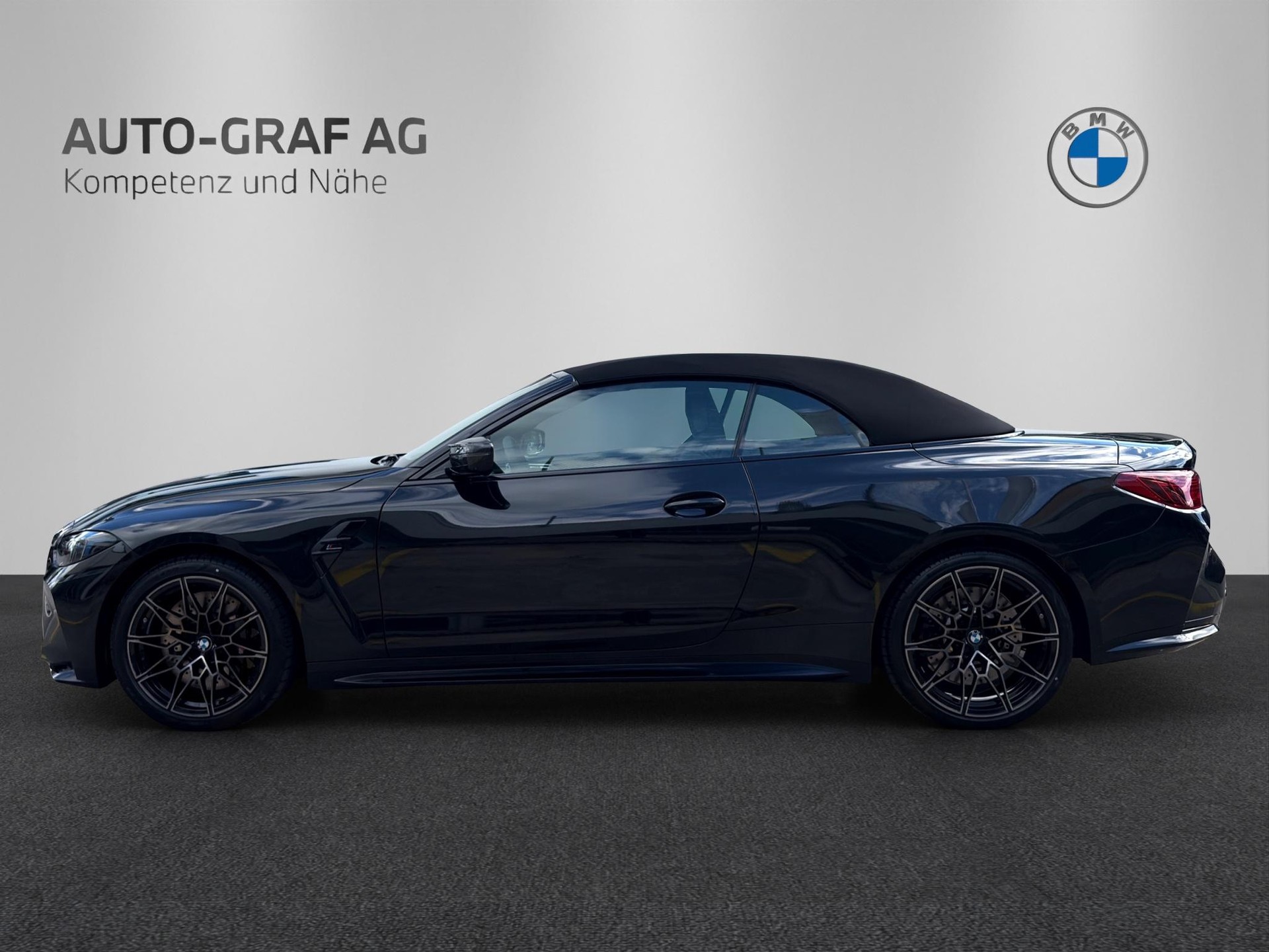 BMW M4 Competition xDrive Cabrio-showroom-element-1