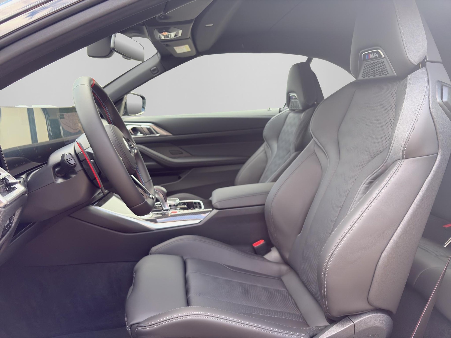 BMW M4 Competition xDrive Cabrio-image-10