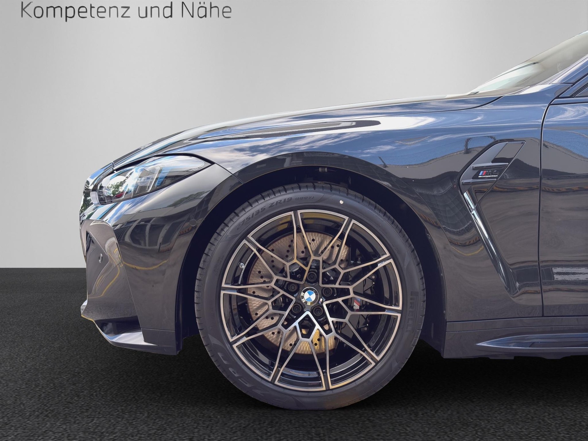BMW M4 Competition xDrive Cabrio-image-9