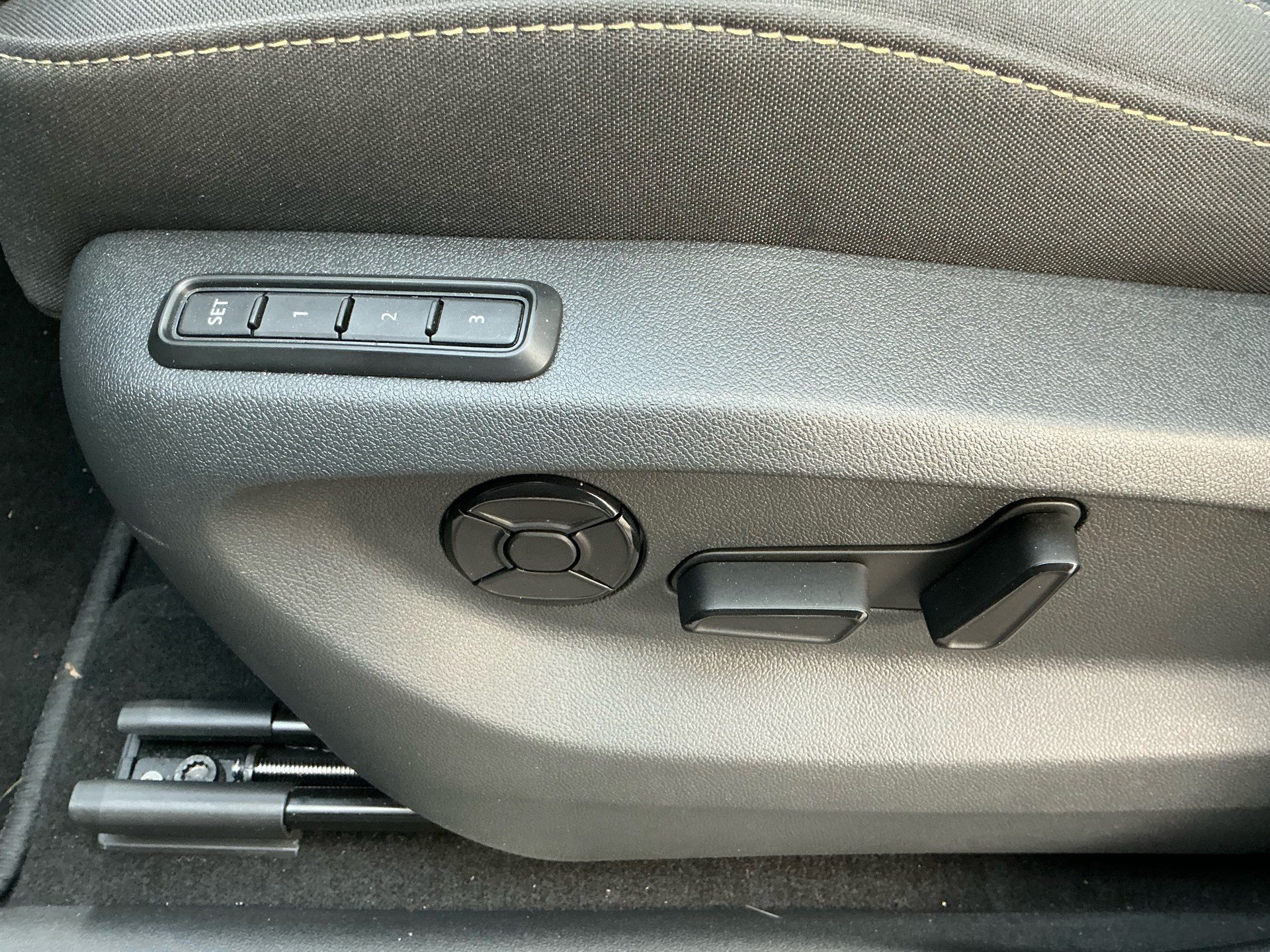SKODA Kodiaq 2.0 TSI 204 PS 4x4 SELECTION *** PANORAMAGLASDACH, ANHÄNGEKUPPLUNG & 7 SITZER ***-image-26