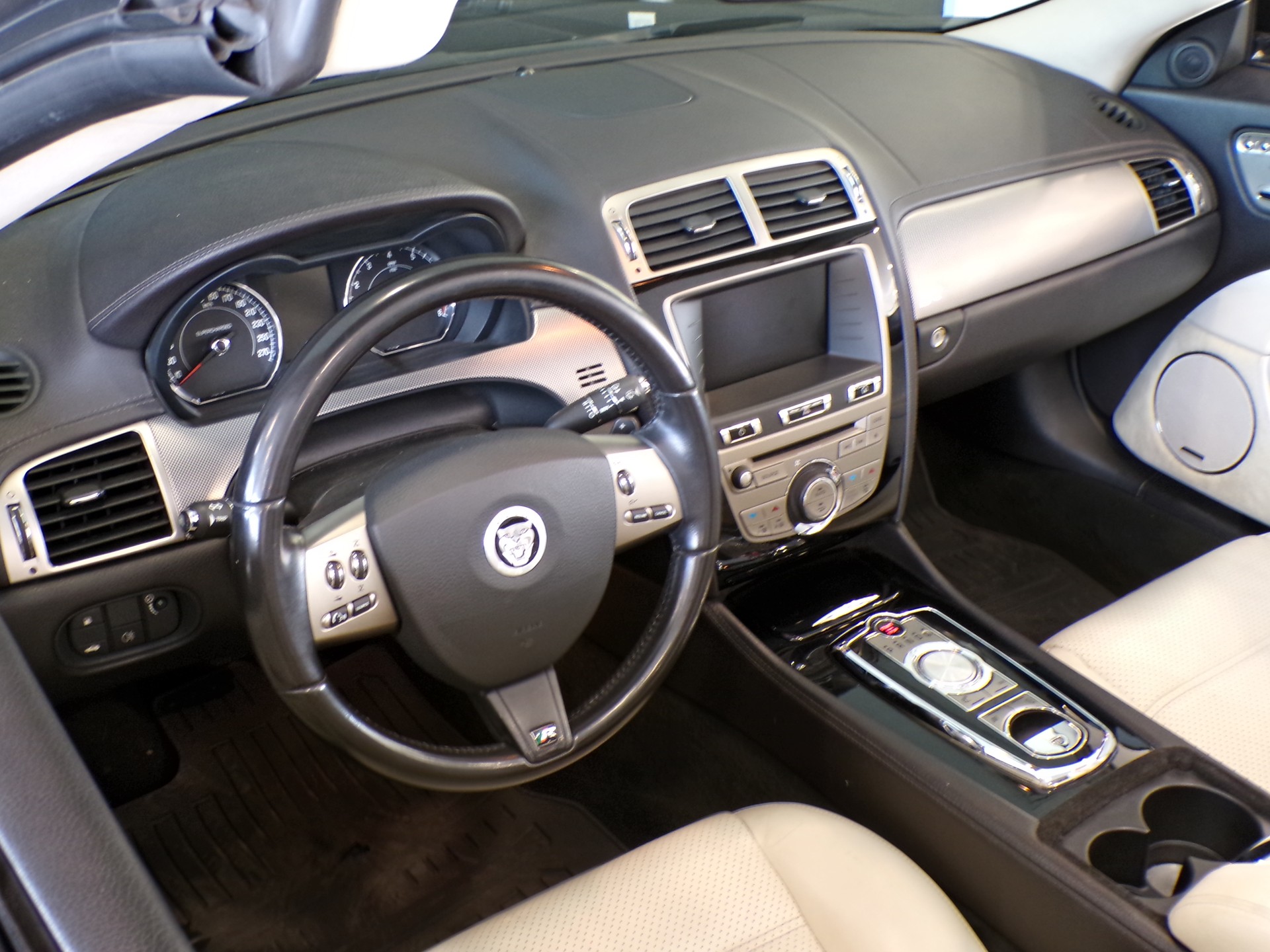 JAGUAR XKR 5.0 V8 SC Automatic-image-17