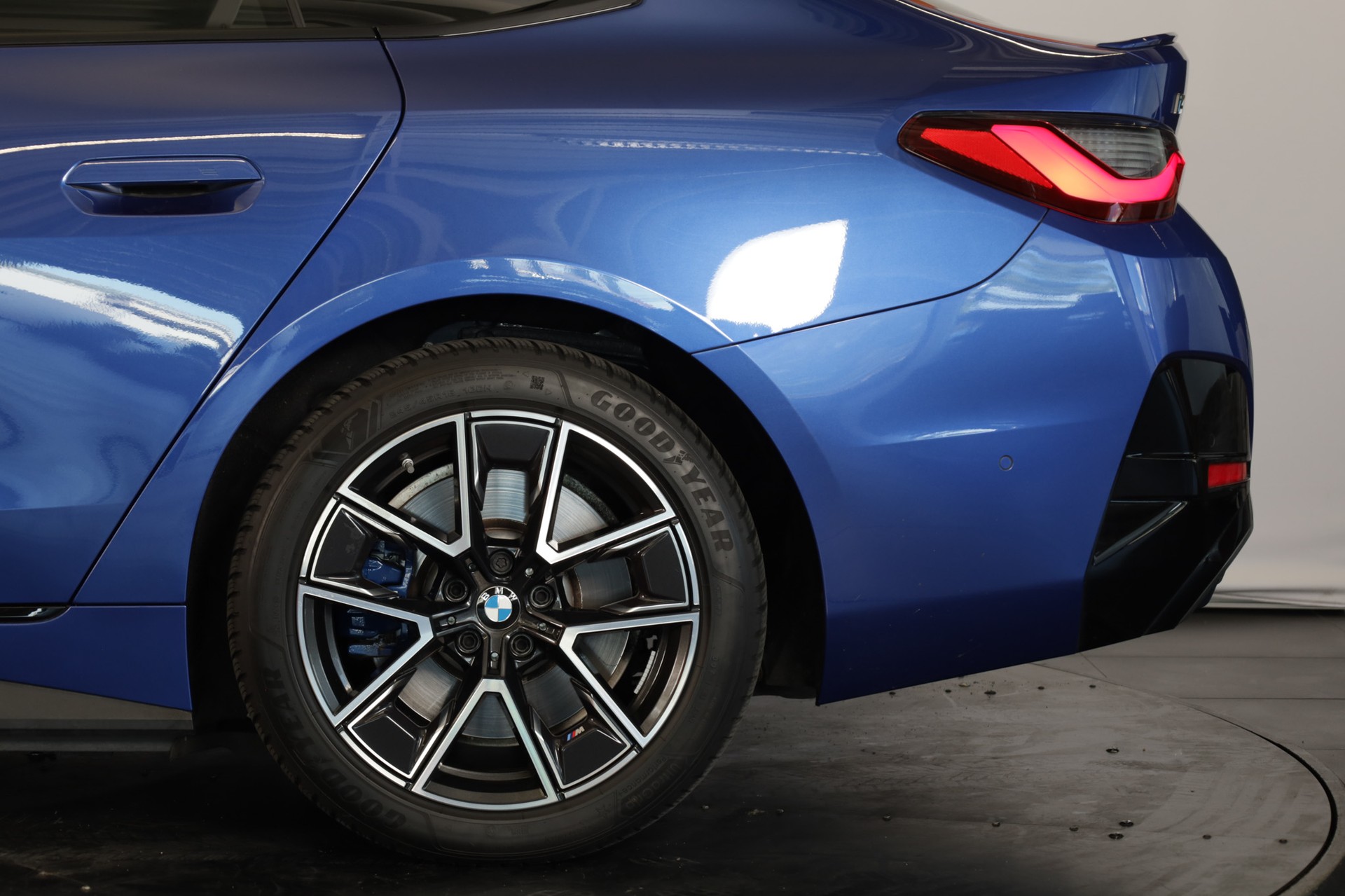 BMW i4 M50-image-8