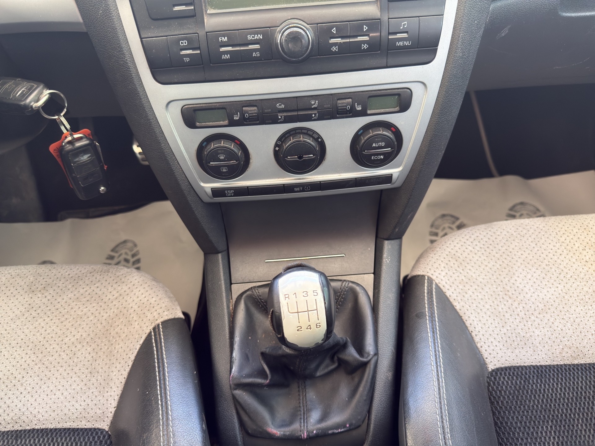 SKODA Octavia 2.0 TFSI RS-image-9